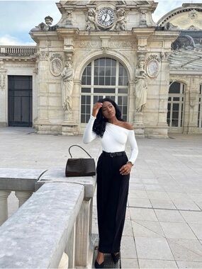 Bayse Archer One-Shoulder Asymmetric White Long-Sleeve Bodysuit